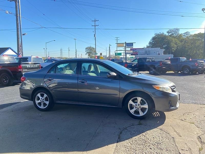 Toyota Corolla LE 4-Speed AT 2013