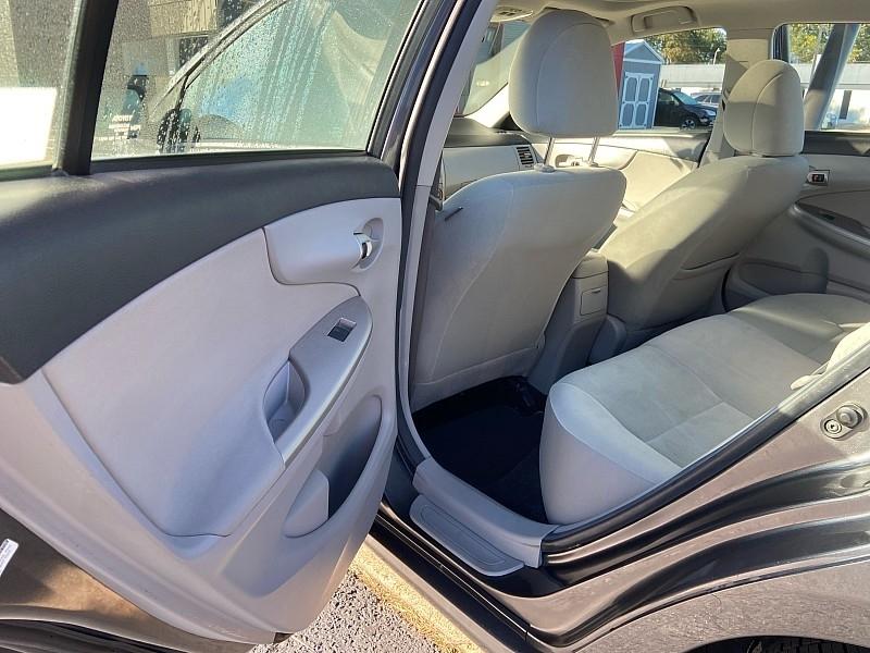 Toyota Corolla LE 4-Speed AT 2013