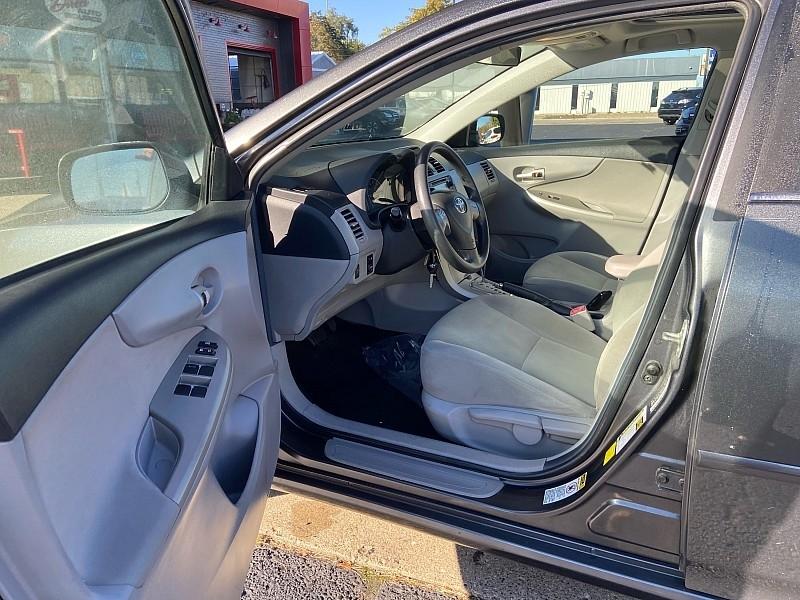 Toyota Corolla LE 4-Speed AT 2013