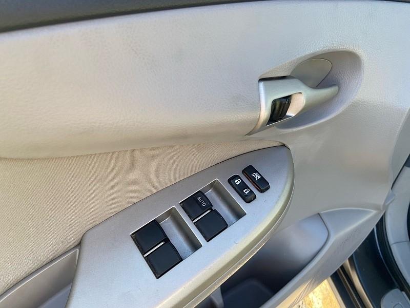 Toyota Corolla LE 4-Speed AT 2013