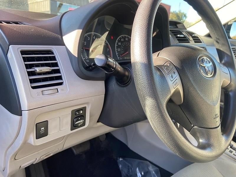 Toyota Corolla LE 4-Speed AT 2013