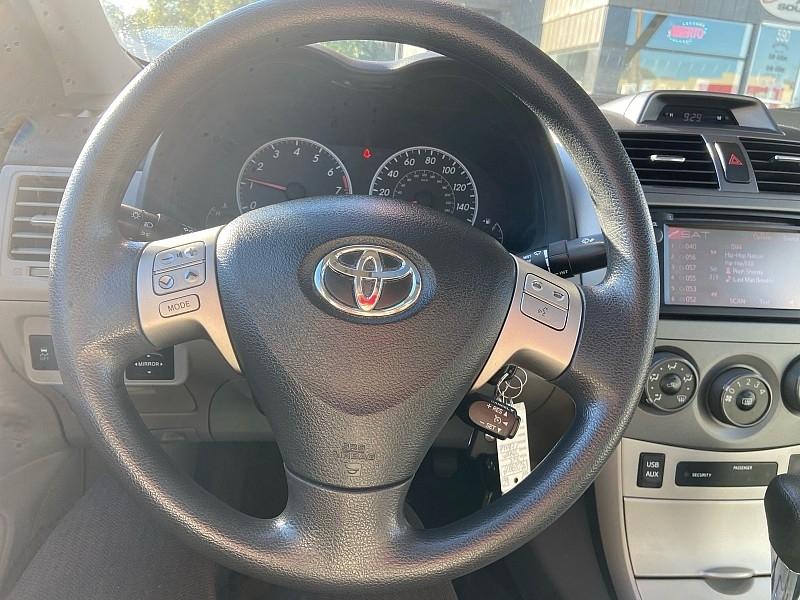 Toyota Corolla LE 4-Speed AT 2013