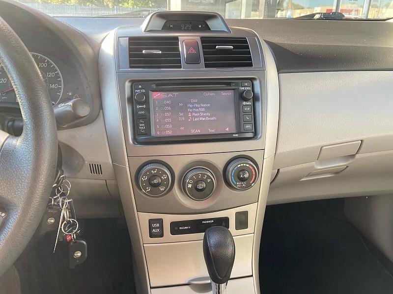Toyota Corolla LE 4-Speed AT 2013