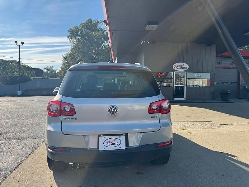 Volkswagen Tiguan SE 2011