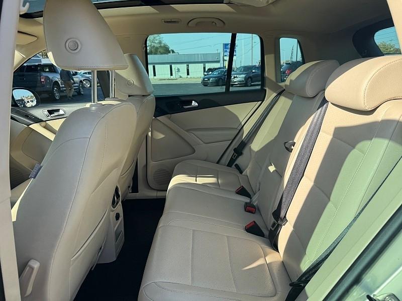 Volkswagen Tiguan SE 2011
