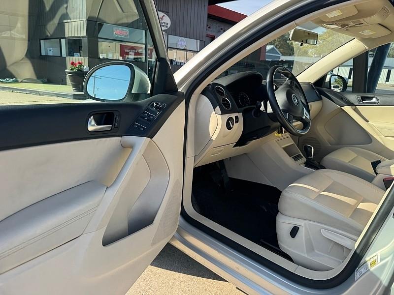 Volkswagen Tiguan SE 2011