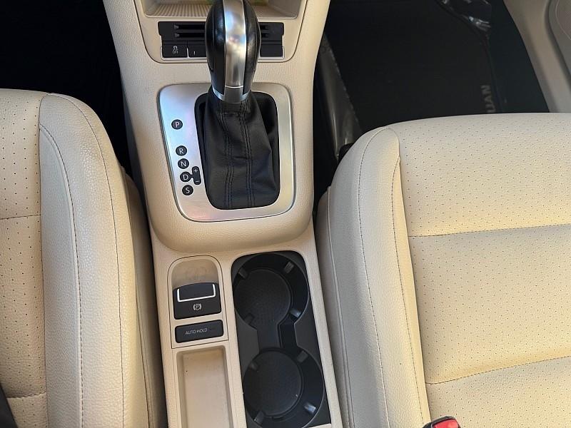 Volkswagen Tiguan SE 2011