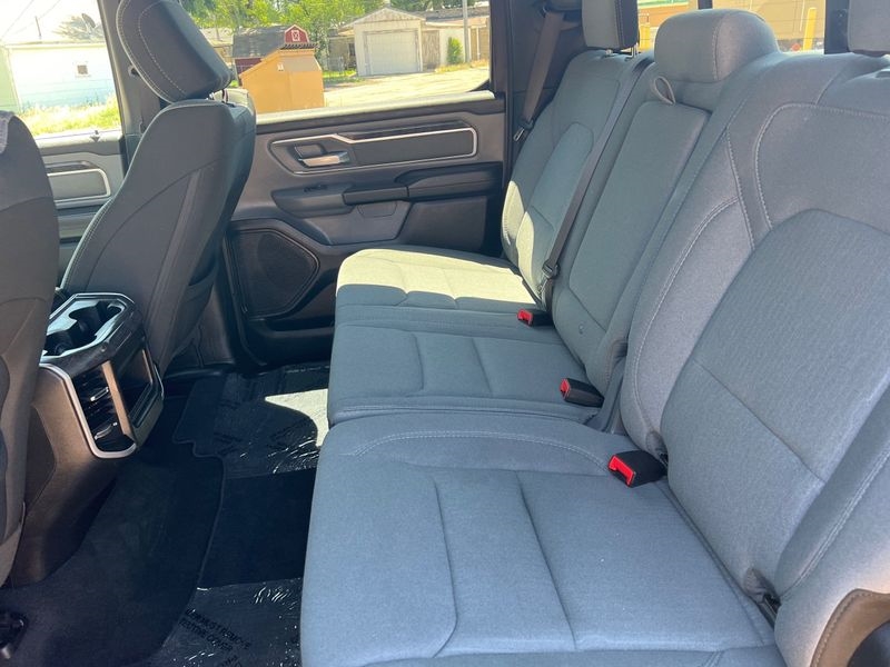 RAM 1500 Big Horn 4x4 Crew Cab 5'7" Box 2022