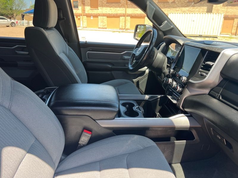 RAM 1500 Big Horn 4x4 Crew Cab 5'7" Box 2022