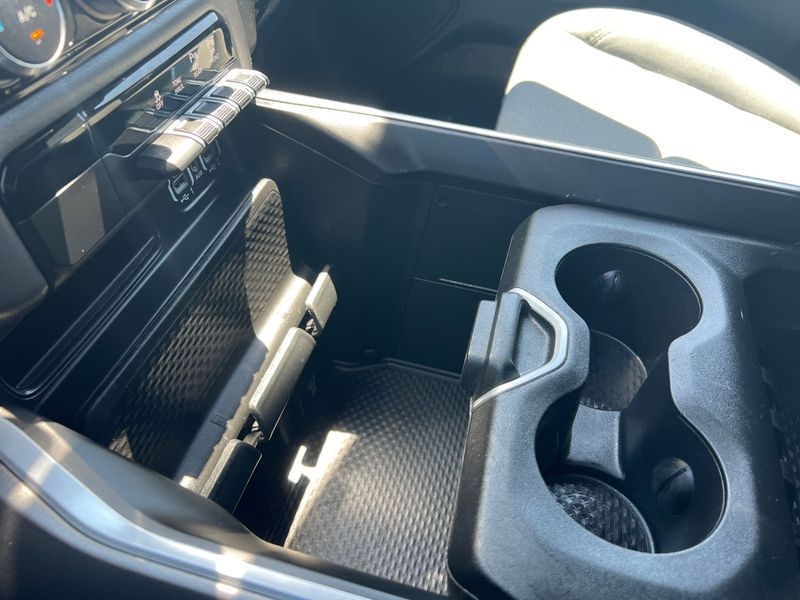 RAM 1500 Big Horn 4x4 Crew Cab 5'7" Box 2022