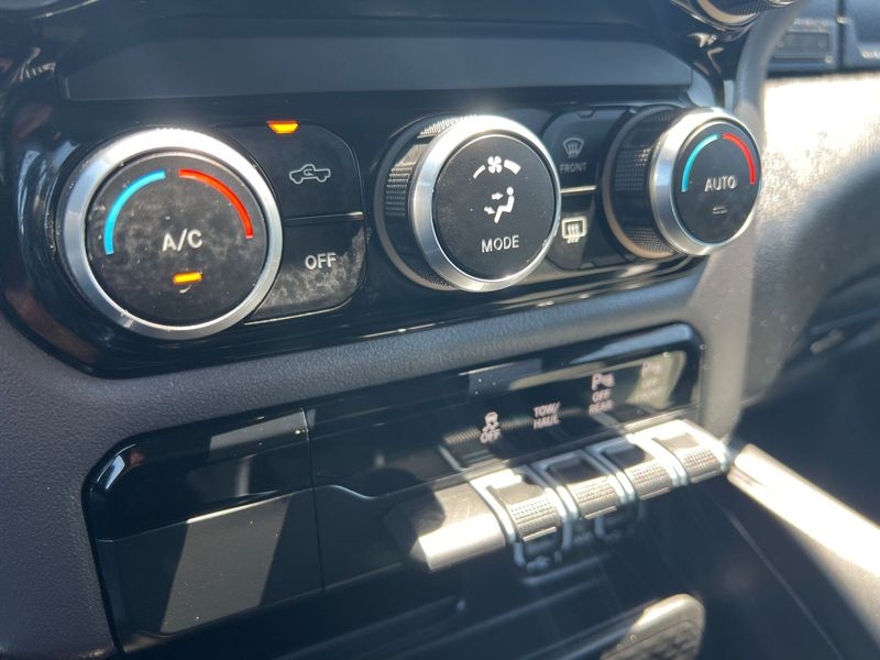 RAM 1500 Big Horn 4x4 Crew Cab 5'7" Box 2022