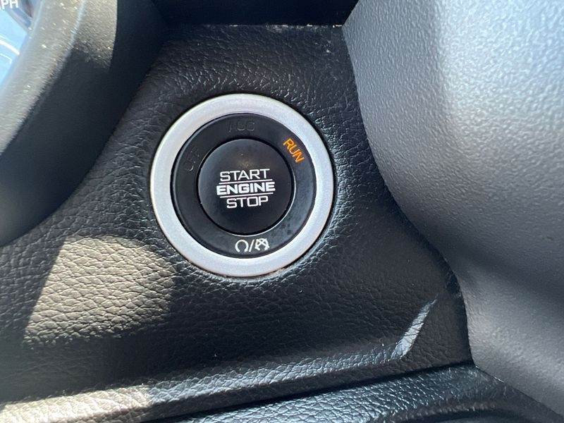 RAM 1500 Big Horn 4x4 Crew Cab 5'7" Box 2022