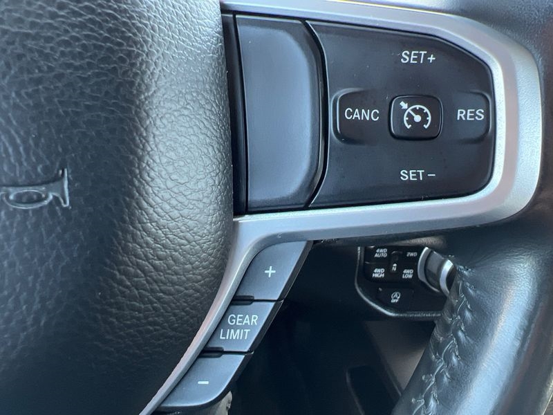 RAM 1500 Big Horn 4x4 Crew Cab 5'7" Box 2022