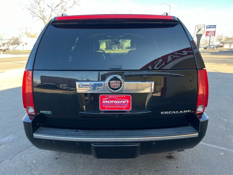 Cadillac Escalade AWD 4dr Luxury 2011