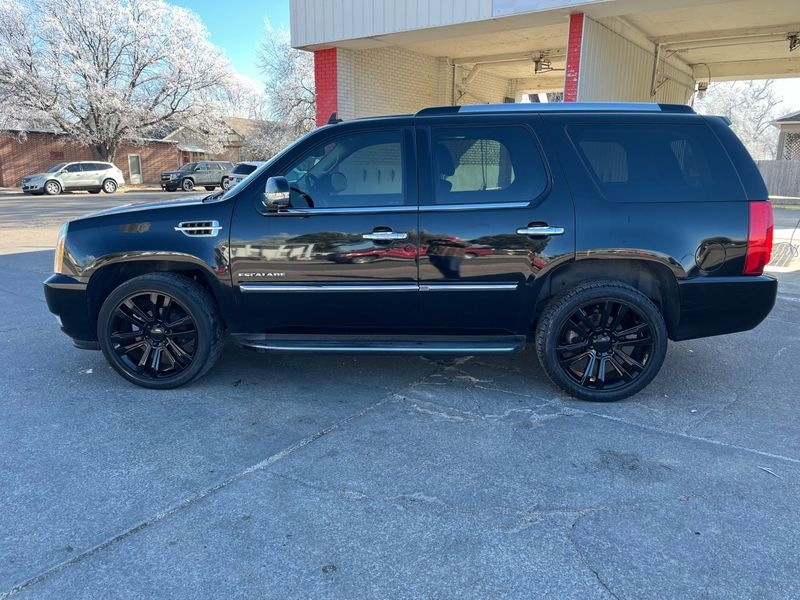 Cadillac Escalade AWD 4dr Luxury 2011