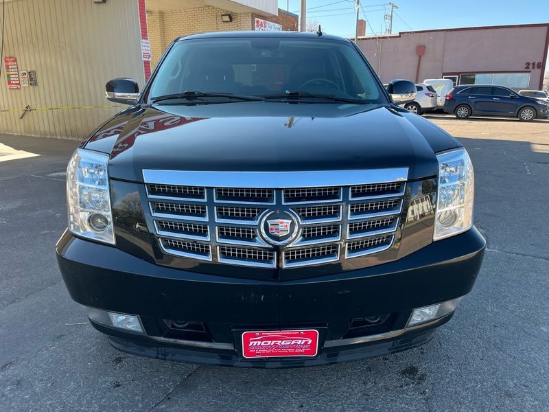 Cadillac Escalade AWD 4dr Luxury 2011