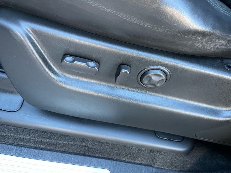 Cadillac Escalade AWD 4dr Luxury 2011