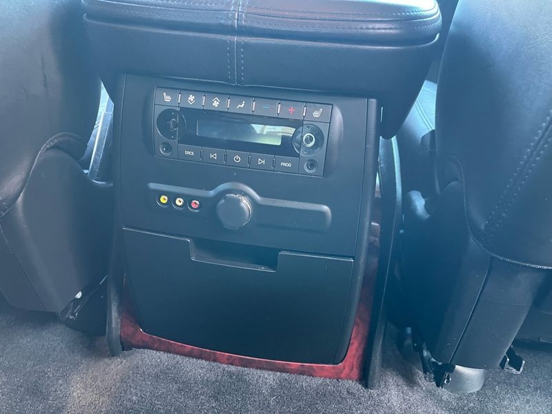 Cadillac Escalade AWD 4dr Luxury 2011