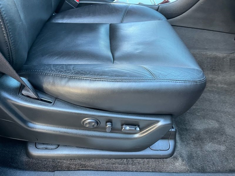 Cadillac Escalade AWD 4dr Luxury 2011