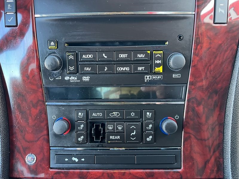 Cadillac Escalade AWD 4dr Luxury 2011