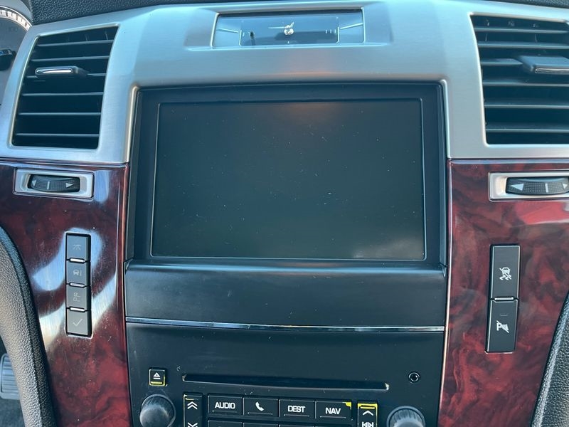 Cadillac Escalade AWD 4dr Luxury 2011