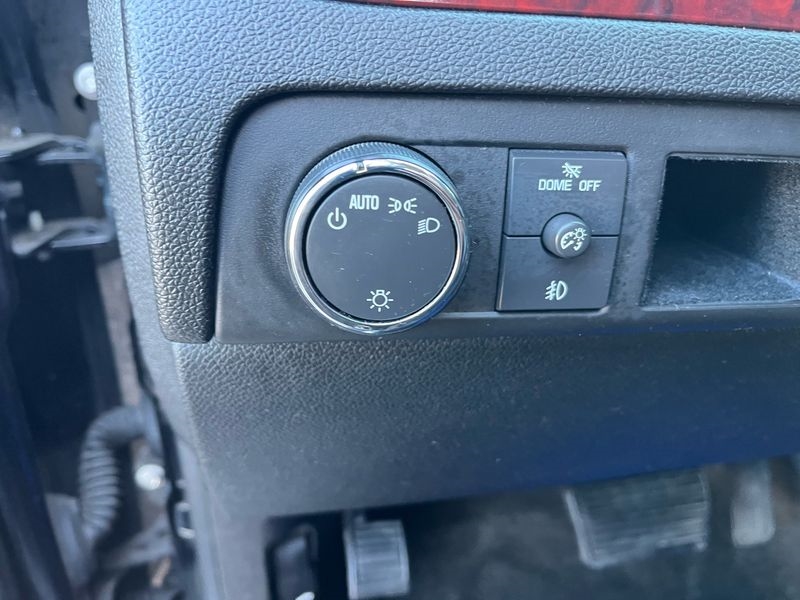 Cadillac Escalade AWD 4dr Luxury 2011