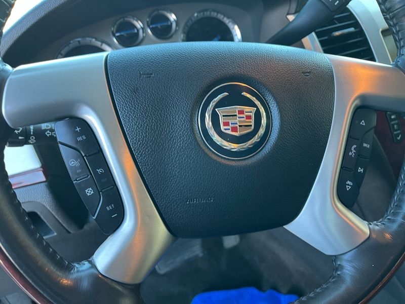 Cadillac Escalade AWD 4dr Luxury 2011