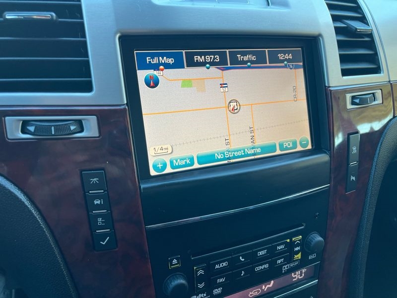 Cadillac Escalade AWD 4dr Luxury 2011