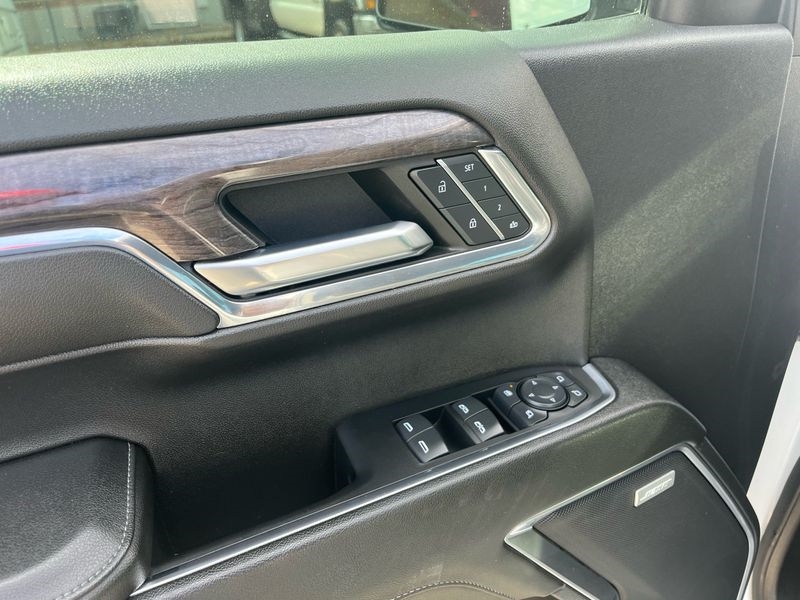 Chevrolet Silverado 1500 4WD Crew Cab 147" LTZ 2024