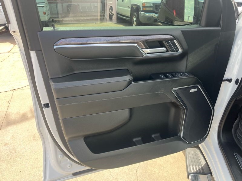 Chevrolet Silverado 1500 4WD Crew Cab 147" LTZ 2024