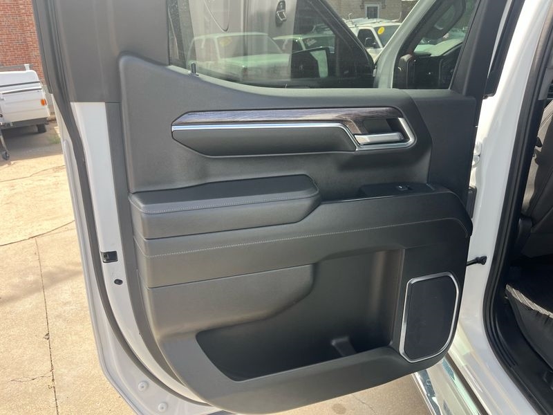 Chevrolet Silverado 1500 4WD Crew Cab 147" LTZ 2024