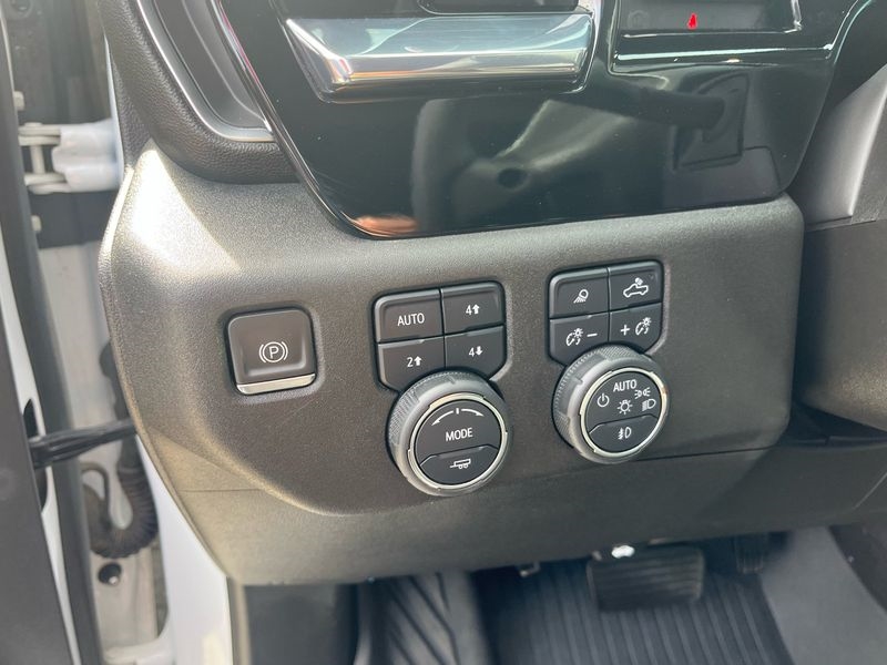Chevrolet Silverado 1500 4WD Crew Cab 147" LTZ 2024