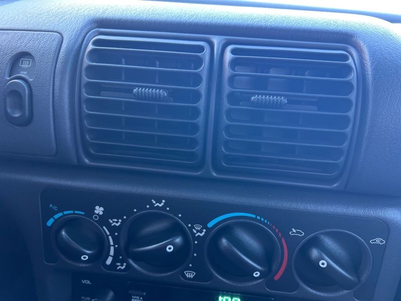 Dodge Neon 4dr Sdn Highline 1999