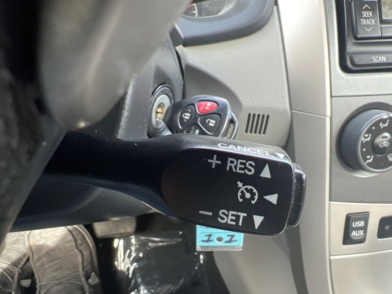 Toyota Corolla 4dr Sdn Auto LE (Natl) 2012