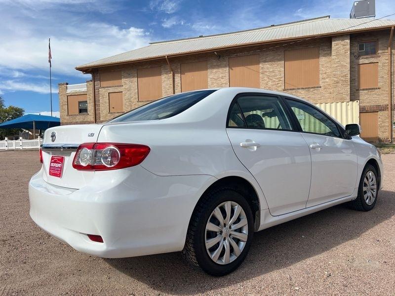 Toyota Corolla 4dr Sdn Auto LE (Natl) 2012