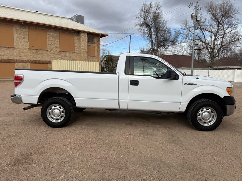 Ford F-150 4WD Reg Cab 145" XL w/HD Payload Pkg 2014