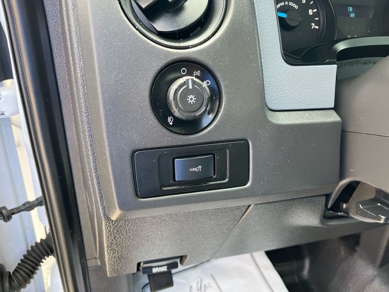 Ford F-150 4WD Reg Cab 145" XL w/HD Payload Pkg 2014