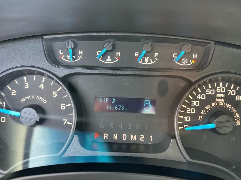 Ford F-150 4WD Reg Cab 145" XL w/HD Payload Pkg 2014