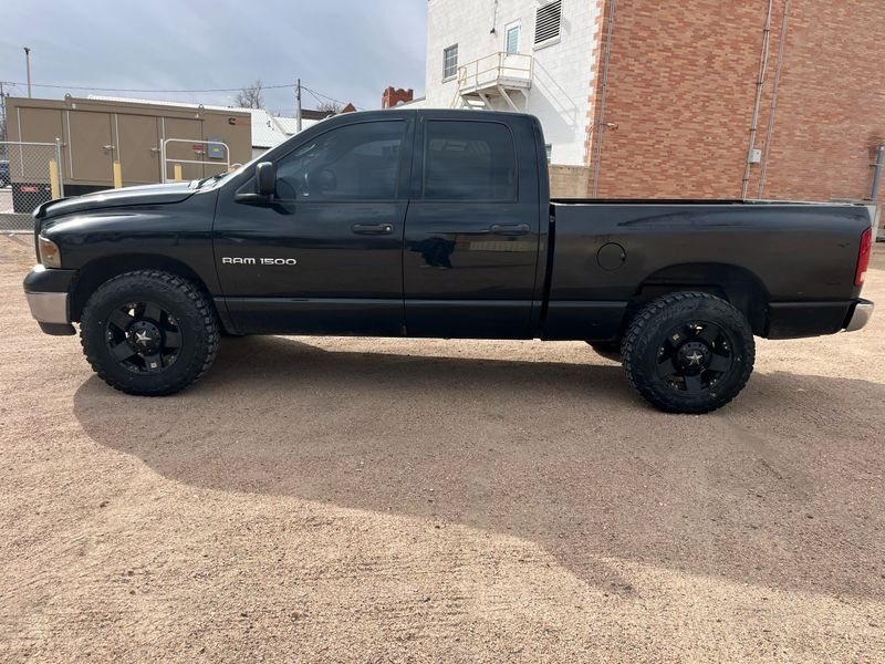 Dodge Ram 1500 4dr Quad Cab 140.5" WB 4WD SLT 2004