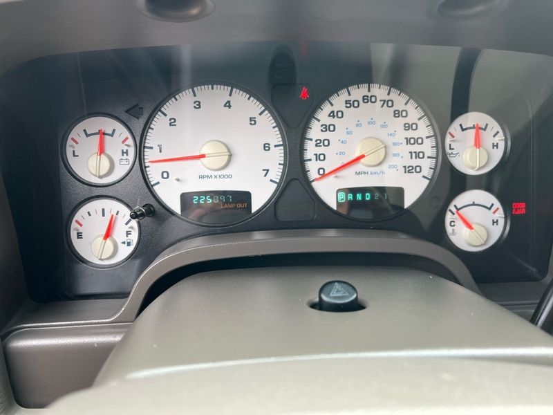 Dodge Ram 1500 4dr Quad Cab 140.5" WB 4WD SLT 2004