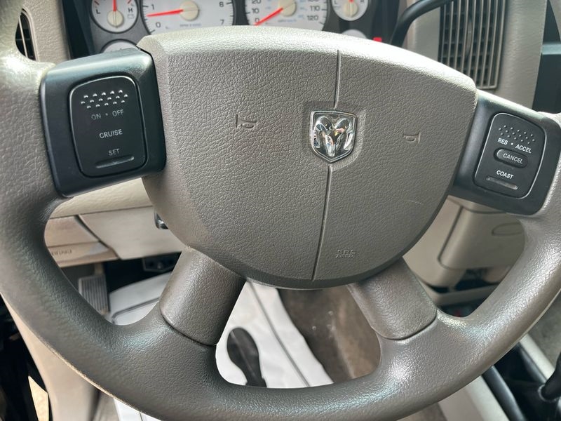 Dodge Ram 1500 4dr Quad Cab 140.5" WB 4WD SLT 2004