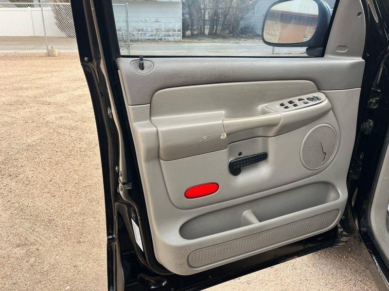 Dodge Ram 1500 4dr Quad Cab 140.5" WB 4WD SLT 2004