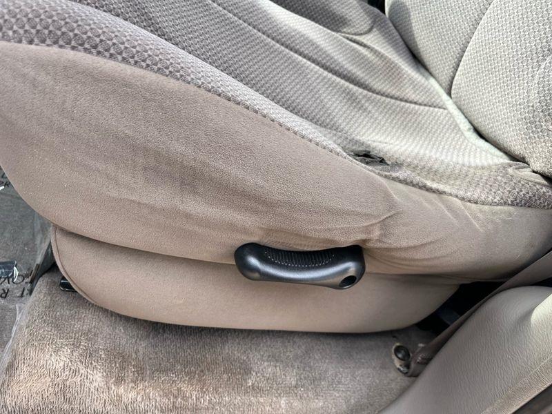 Dodge Ram 1500 4dr Quad Cab 140.5" WB 4WD SLT 2004