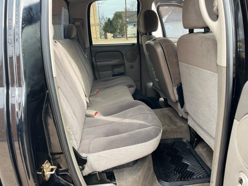 Dodge Ram 1500 4dr Quad Cab 140.5" WB 4WD SLT 2004