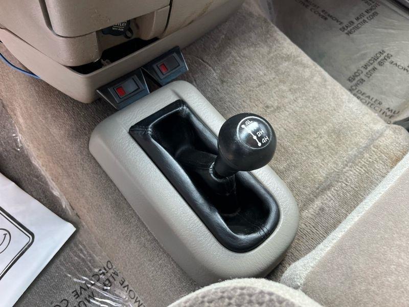 Dodge Ram 1500 4dr Quad Cab 140.5" WB 4WD SLT 2004