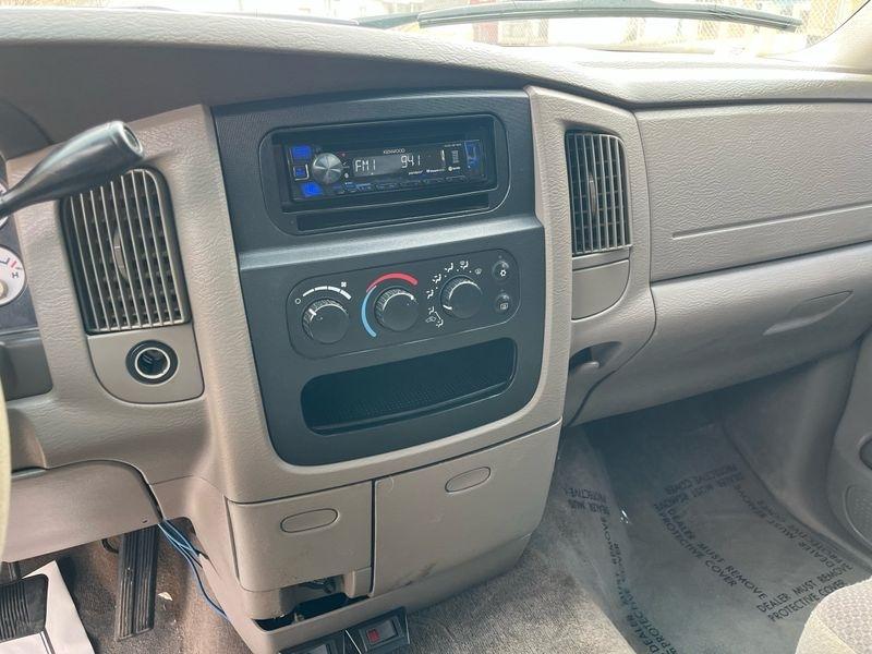 Dodge Ram 1500 4dr Quad Cab 140.5" WB 4WD SLT 2004