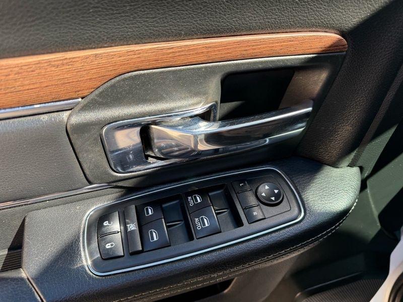 RAM 1500 Laramie 4x4 Crew Cab 5'7" Box 2018