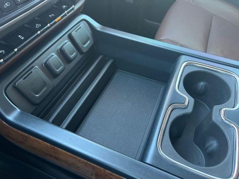 Chevrolet Silverado 1500 4WD Crew Cab 153.0" High Country 2017