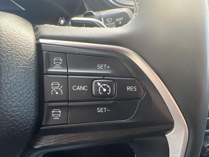 Jeep Grand Cherokee Laredo 4x4 2023