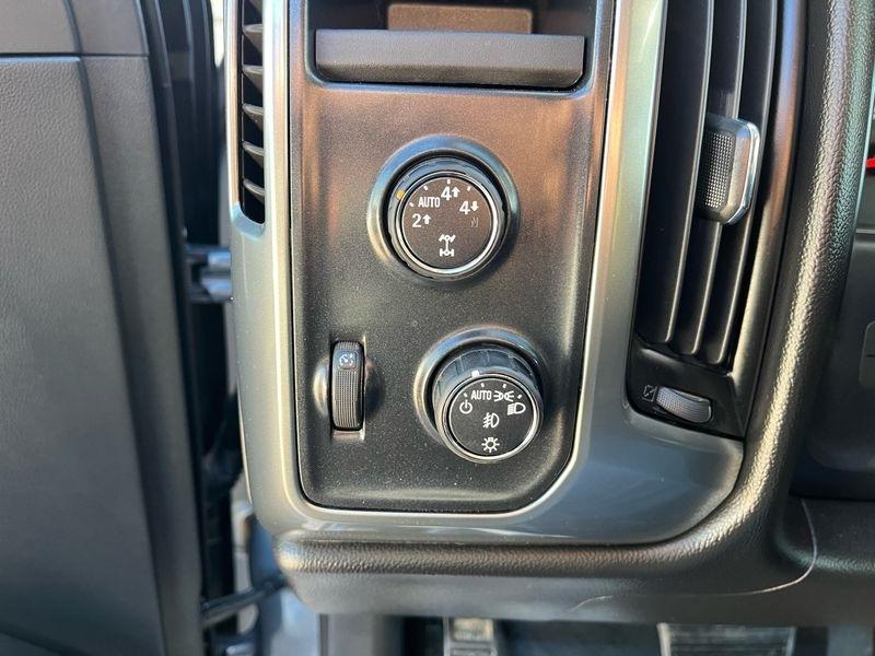 Chevrolet Silverado 1500 4WD Crew Cab 143.5" LT w/1LT 2015